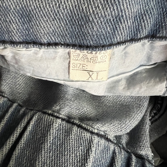 Distressed Star appliqué wide leg jeans - Picture 5 of 7